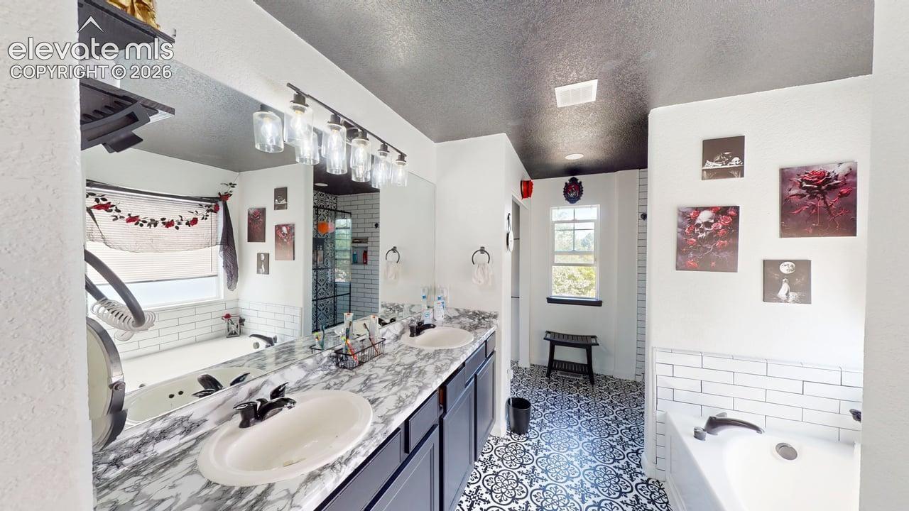 Listing photo 15 for 11220 Columbine Street