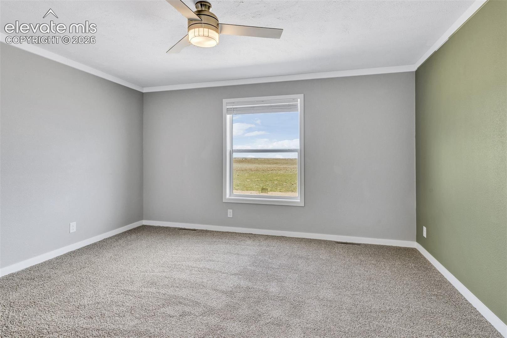 Listing photo 20 for 930 Awesome View