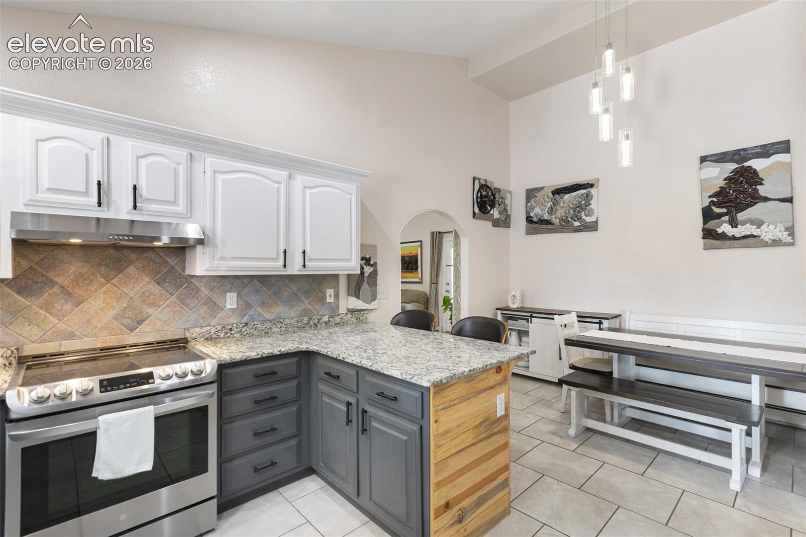 Listing photo 14 for 615 Twinflower Drive