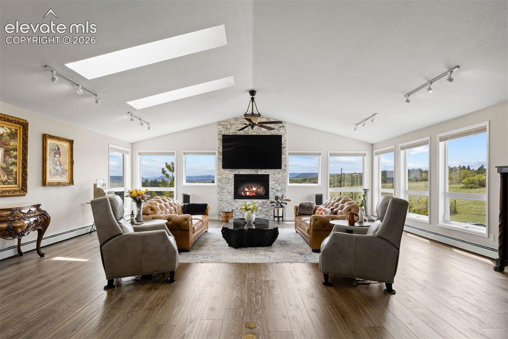 Listing photo 3 for 23 Yucca Hills Road
