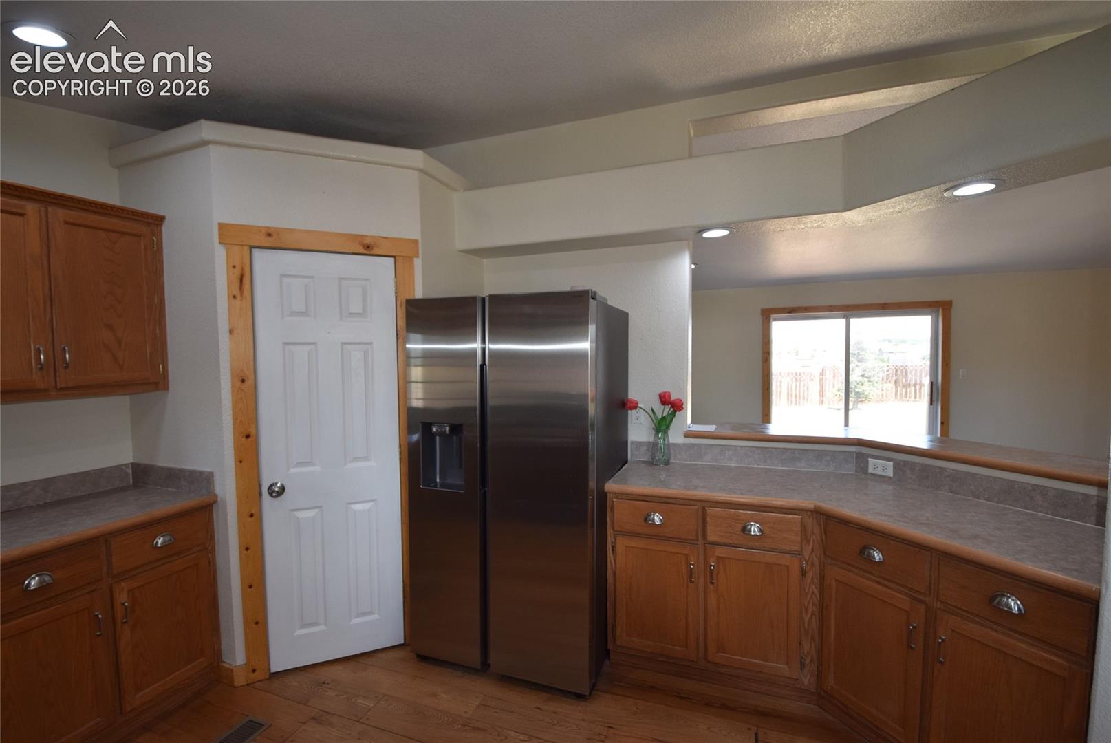 Listing photo 22 for 877 Maid Marian Drive
