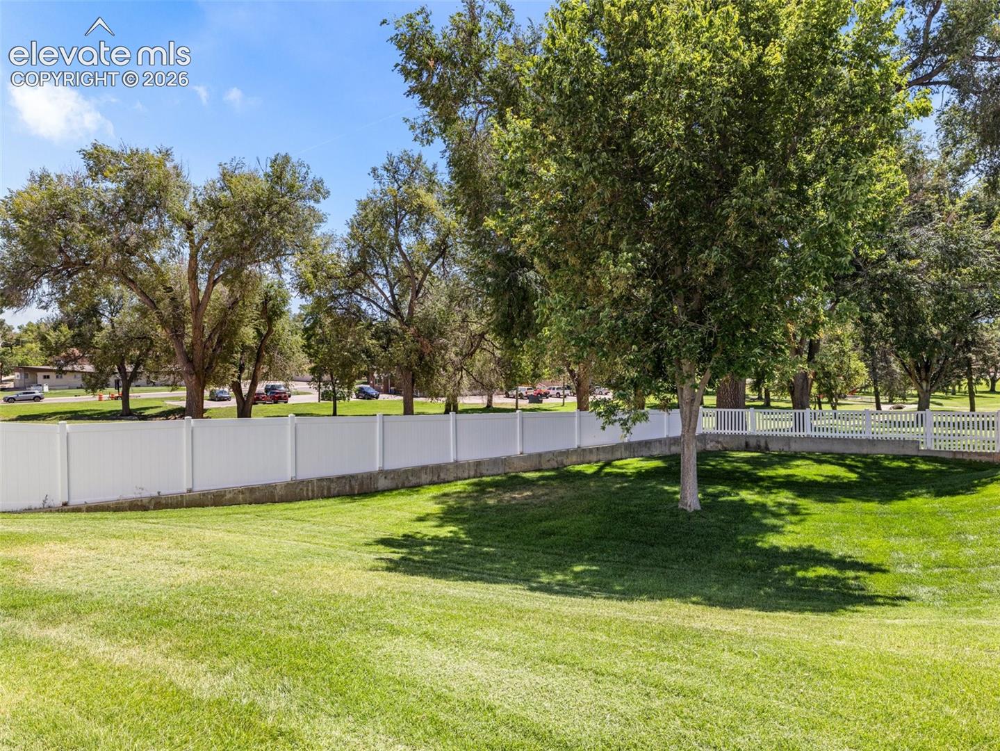 Listing photo 6 for 1600 Horseshoe Place
