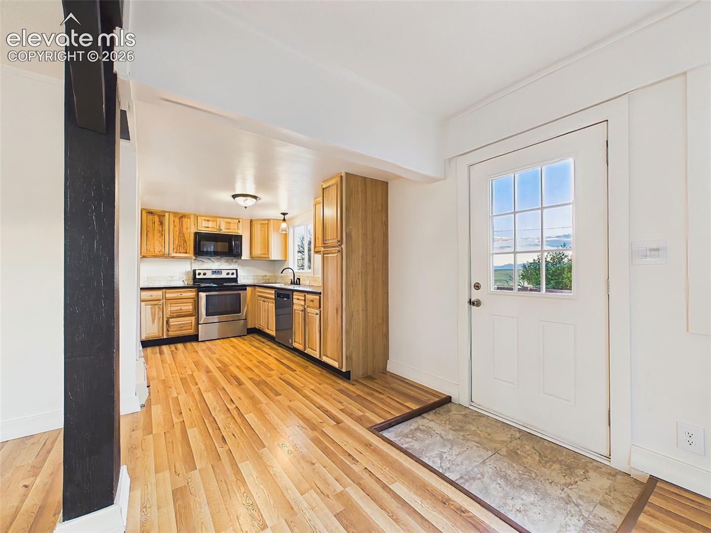 Listing photo 4 for 23015 Murphy Road