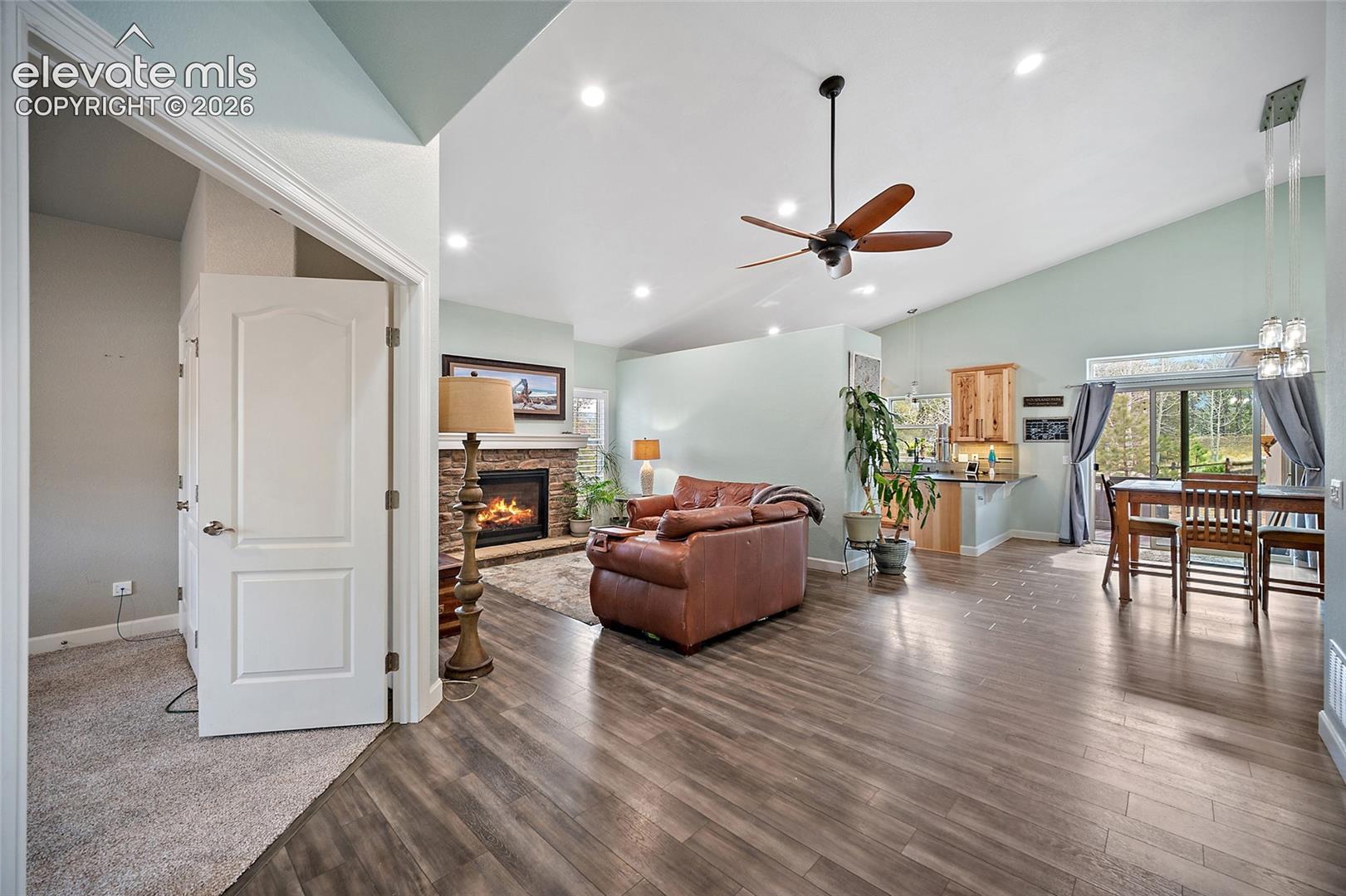 Listing photo 5 for 1101 Ptarmigan Drive