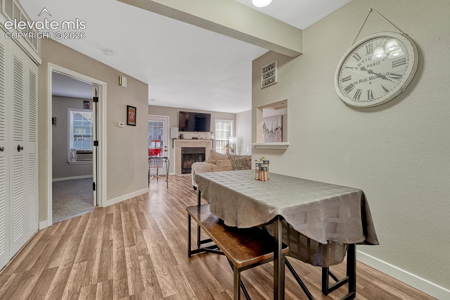 Listing photo 4 for 2121 Troy Court