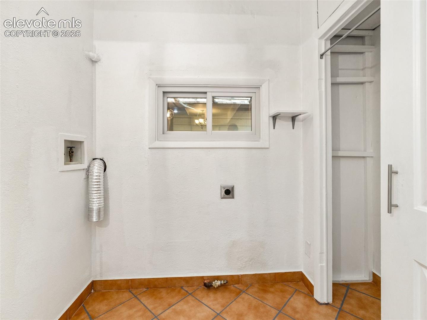 Listing photo 10 for 2213 E Evans Avenue