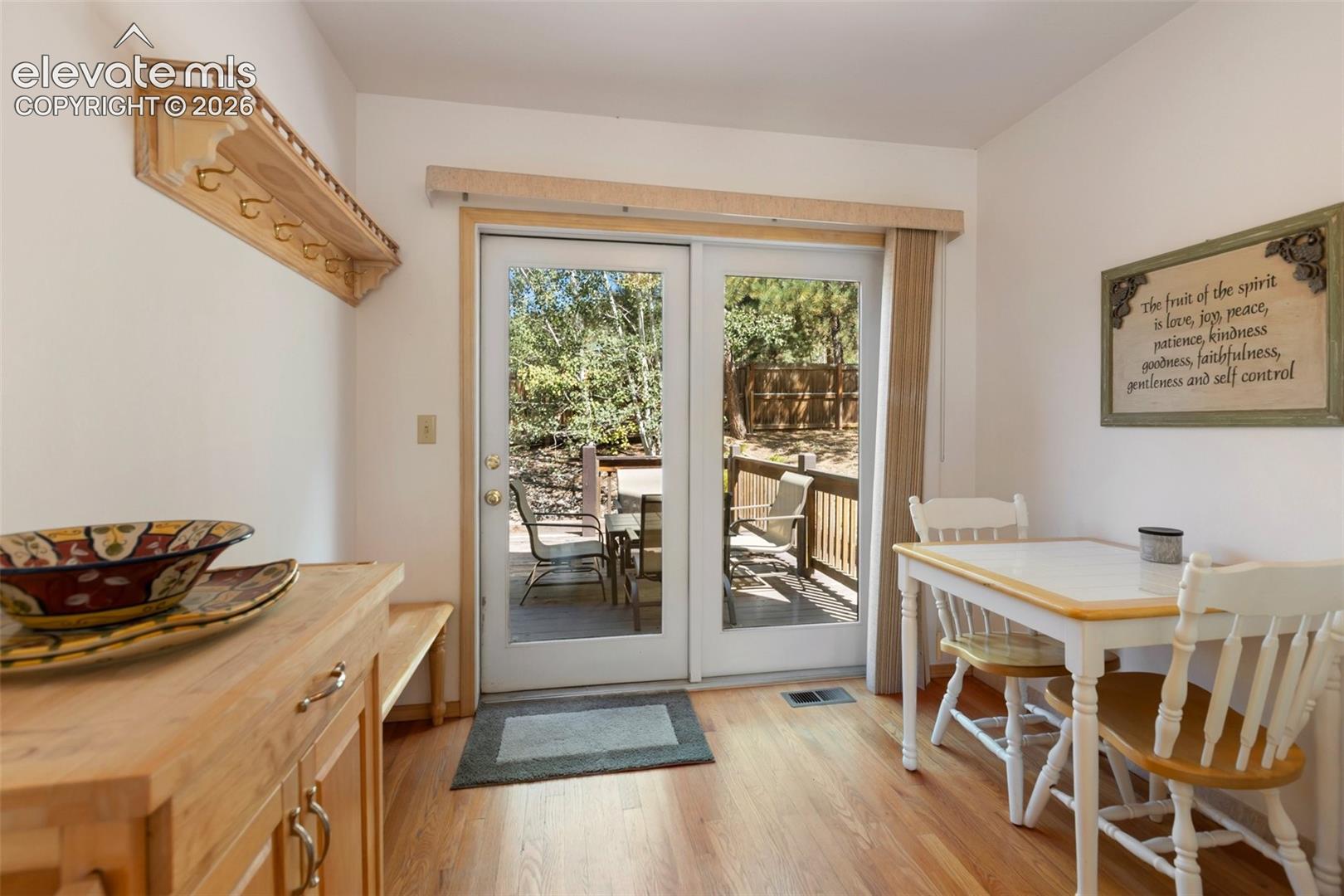 Listing photo 11 for 625 Sun Valley Drive