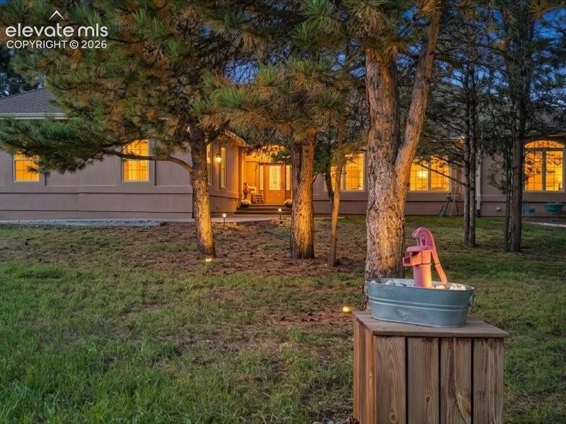 Listing photo 2 for 11148 Shaugnessy Road