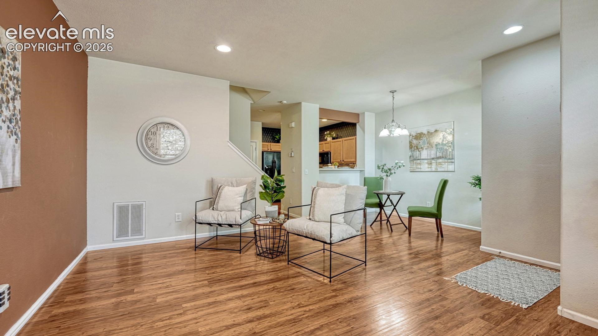 Listing photo 4 for 7620 Sandy Springs Point