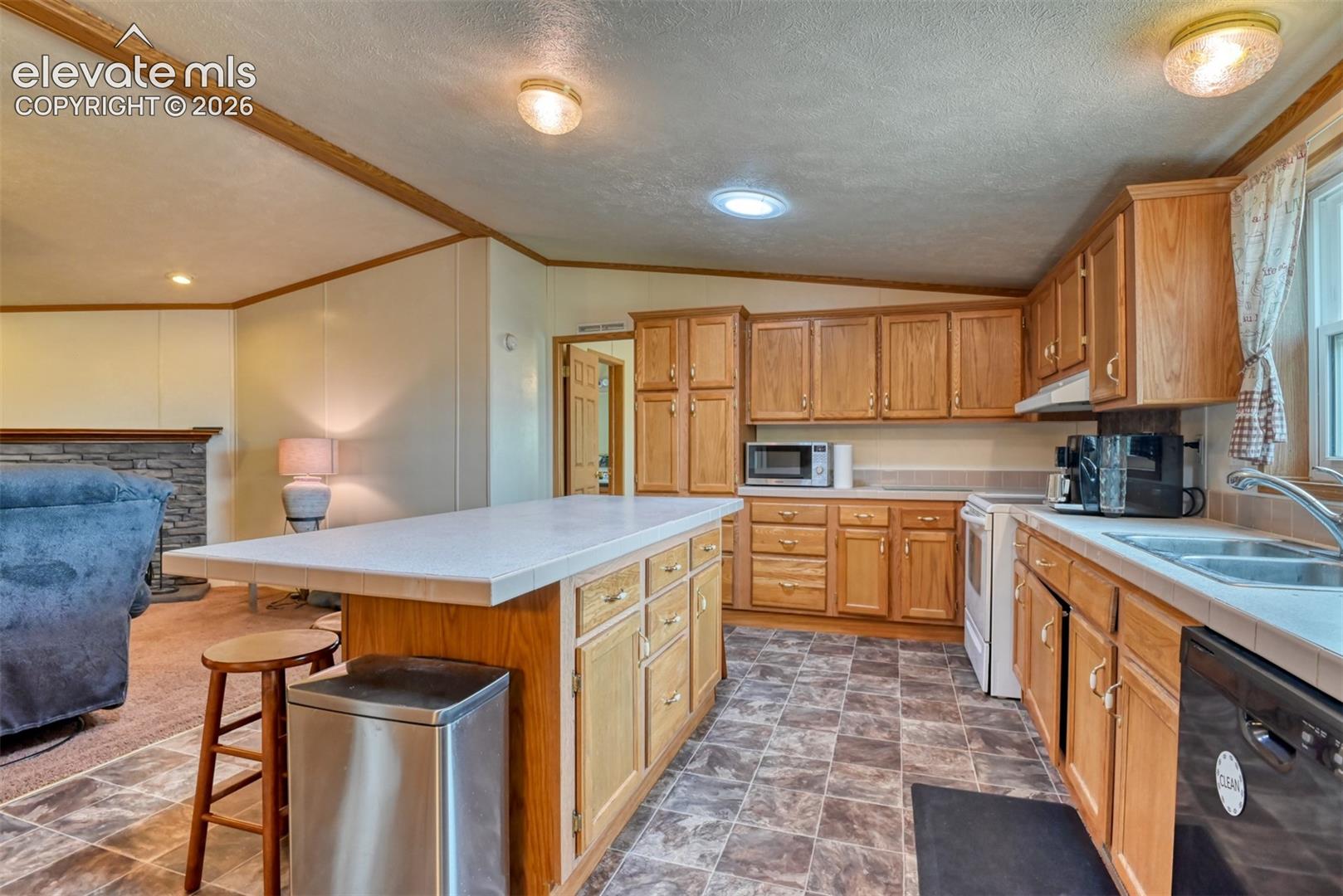 Listing photo 9 for 9672 Avenida Hermosa View