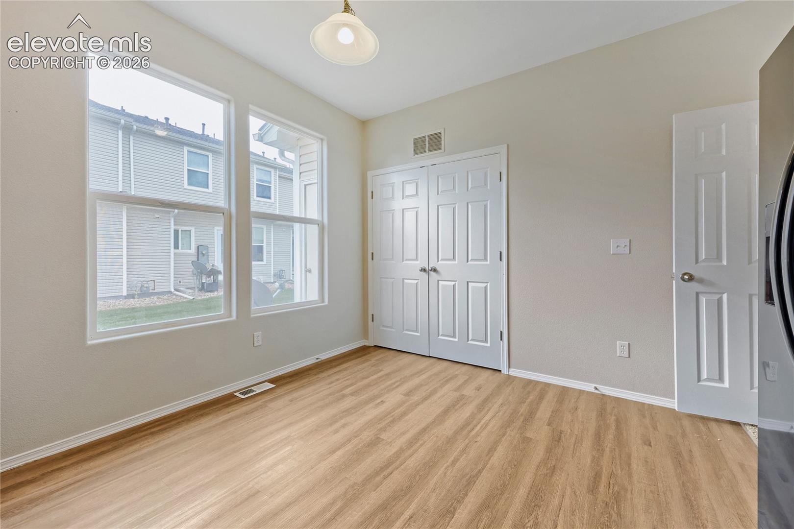 Listing photo 8 for 10505 Wells Point
