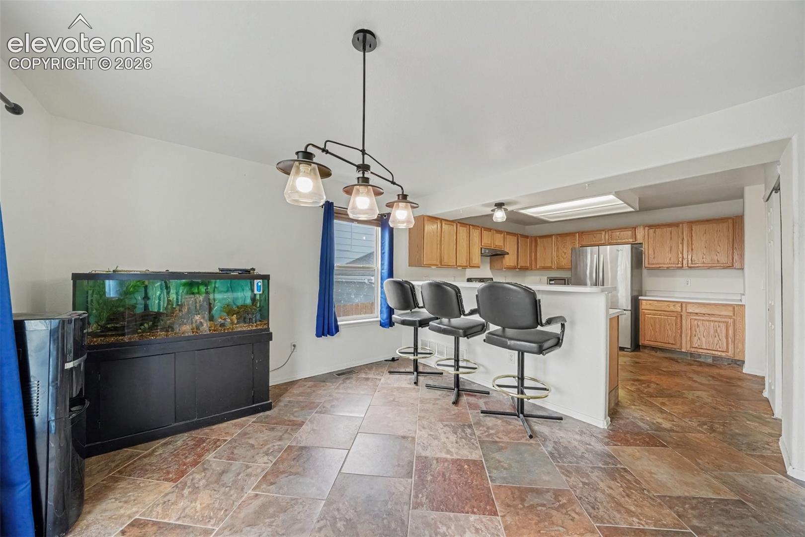 Listing photo 5 for 912 Legend Oak Drive