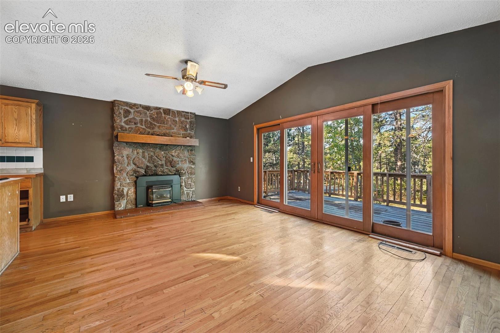 Listing photo 21 for 19280 doewood Drive