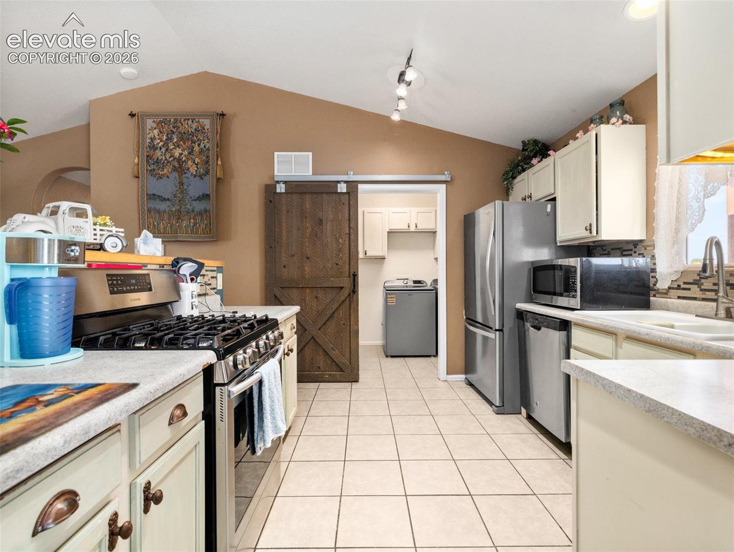 Listing photo 8 for 675 E McClave Drive