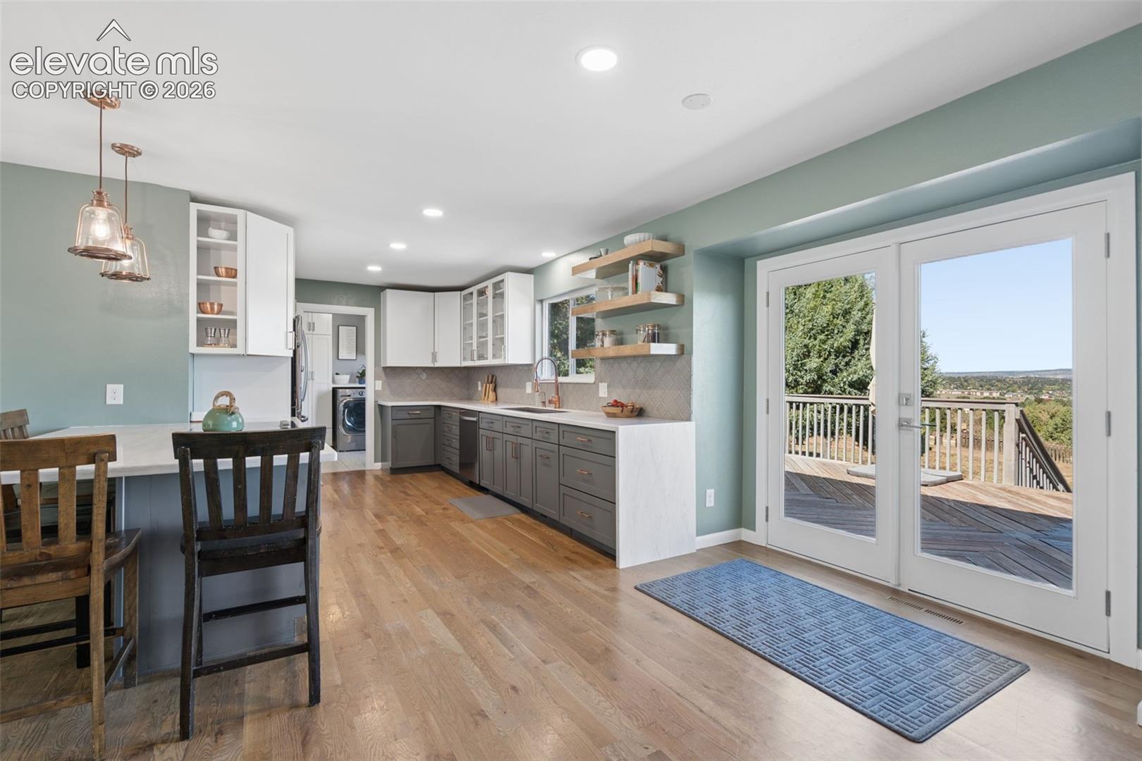 Listing photo 11 for 810 Point of the Pines Drive
