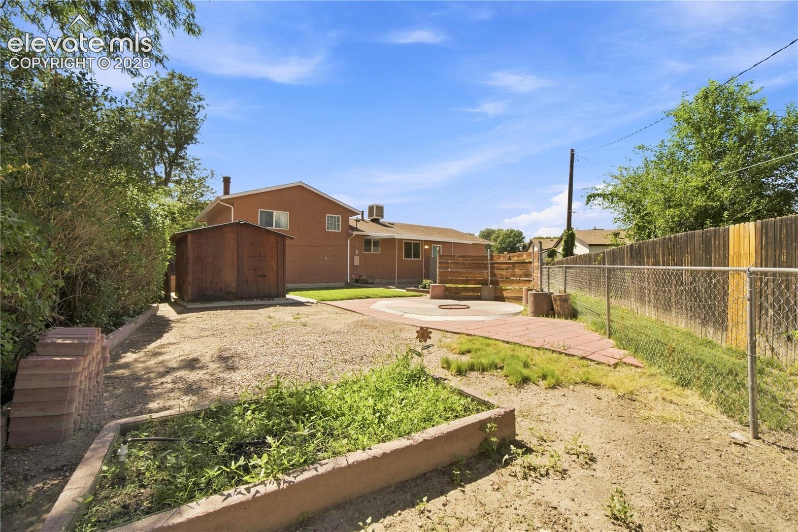 Listing photo 29 for 540 Starlite Drive
