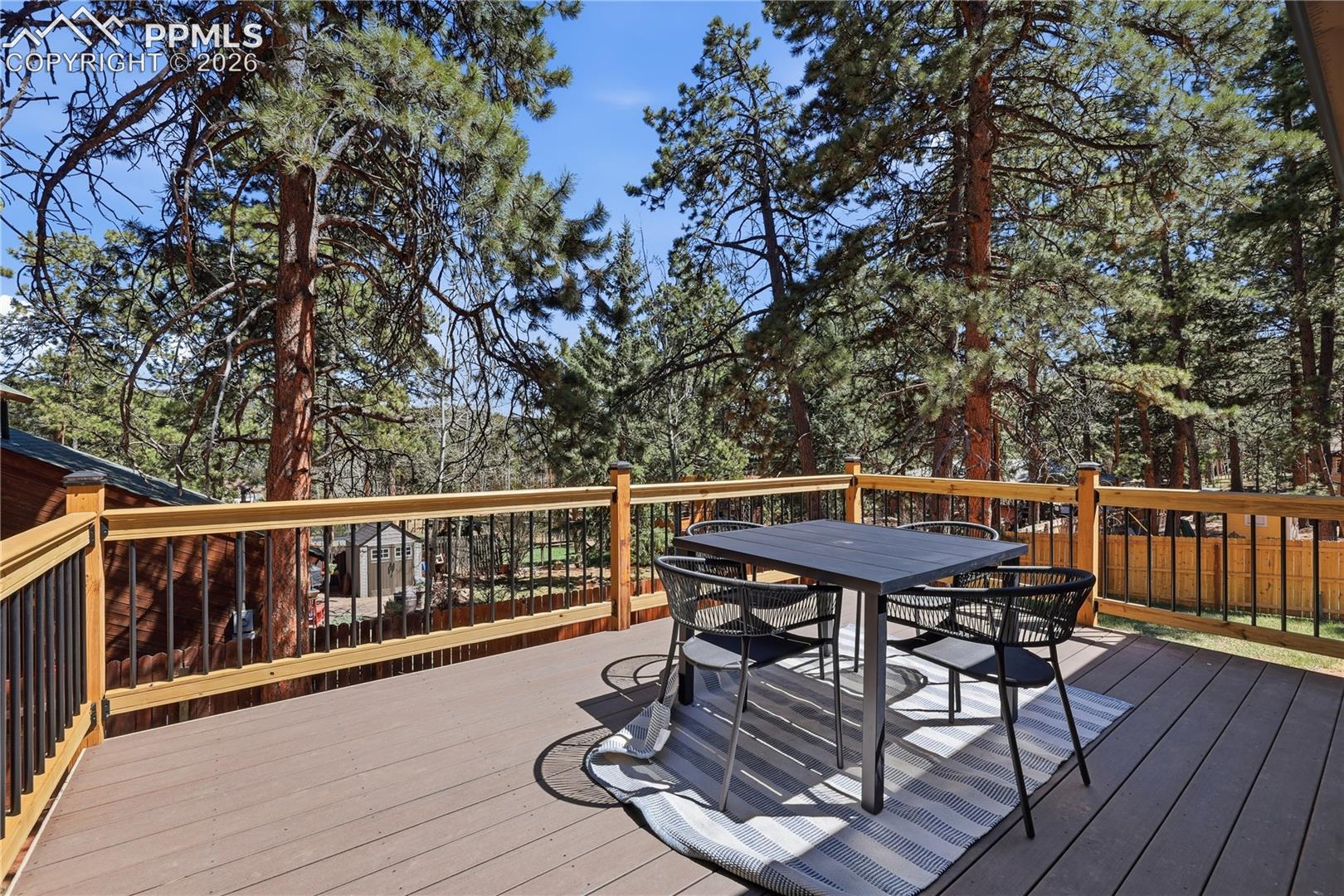 Listing photo 32 for 307 S Evergreen Street