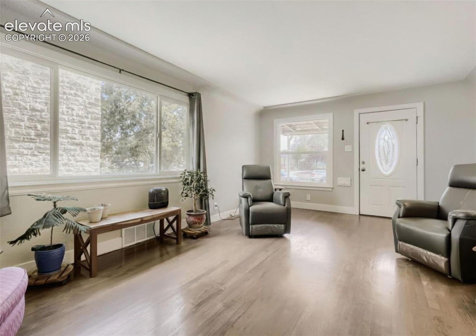 Listing photo 9 for 749 W Corona Avenue