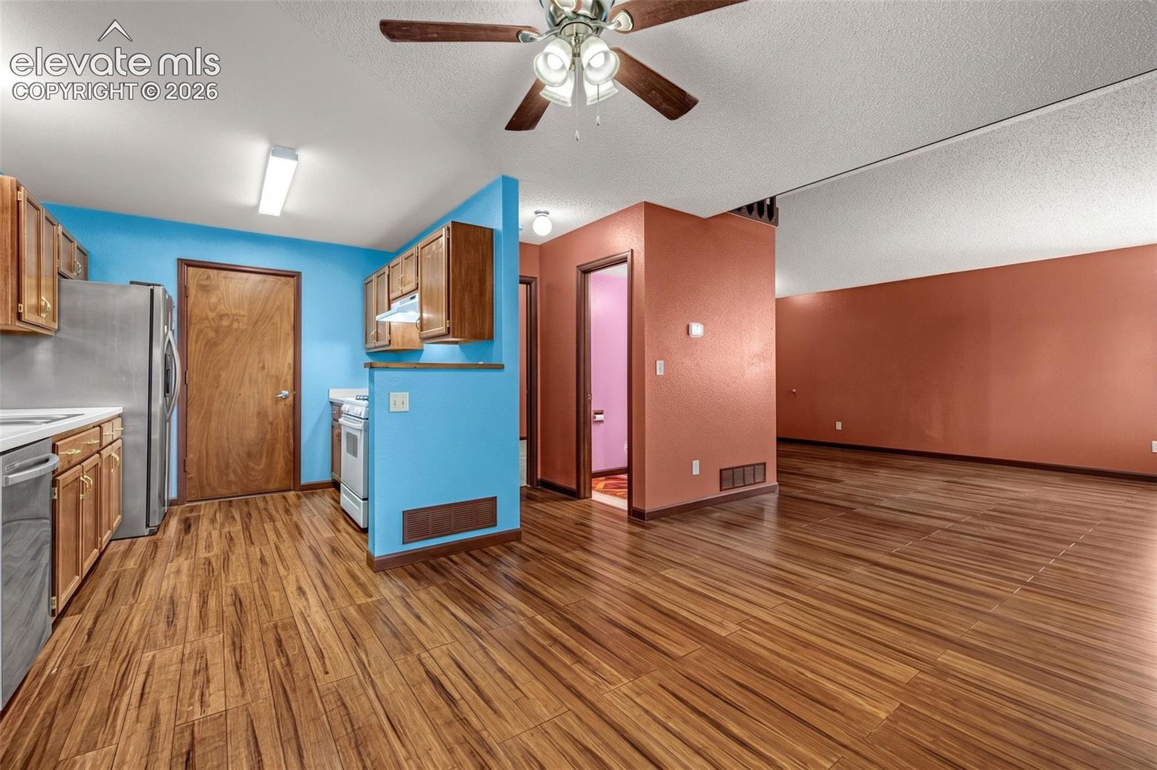 Listing photo 7 for 613 Wheat Field Road