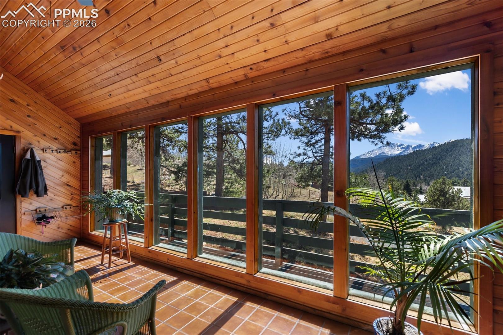 Listing photo 10 for 200 Sun Ridge Court