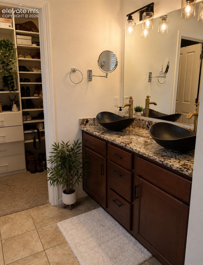 Listing photo 10 for 10096 Everglades Drive