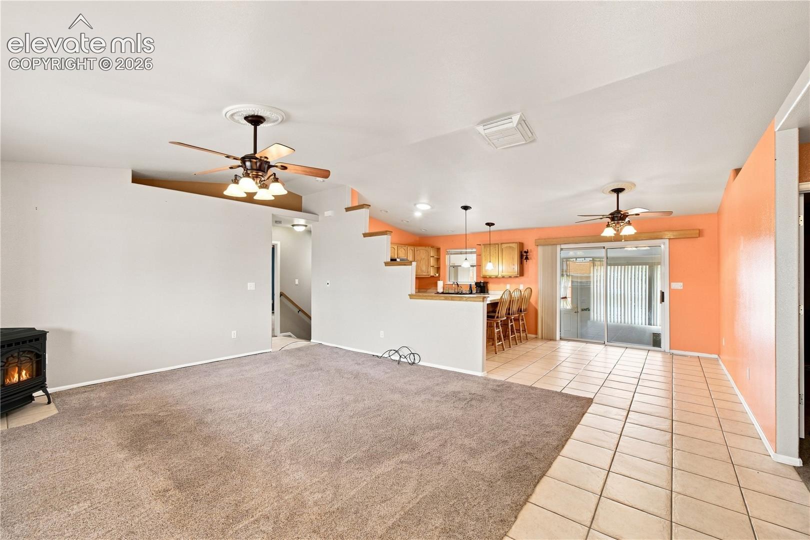 Listing photo 5 for 635 E Inca Court