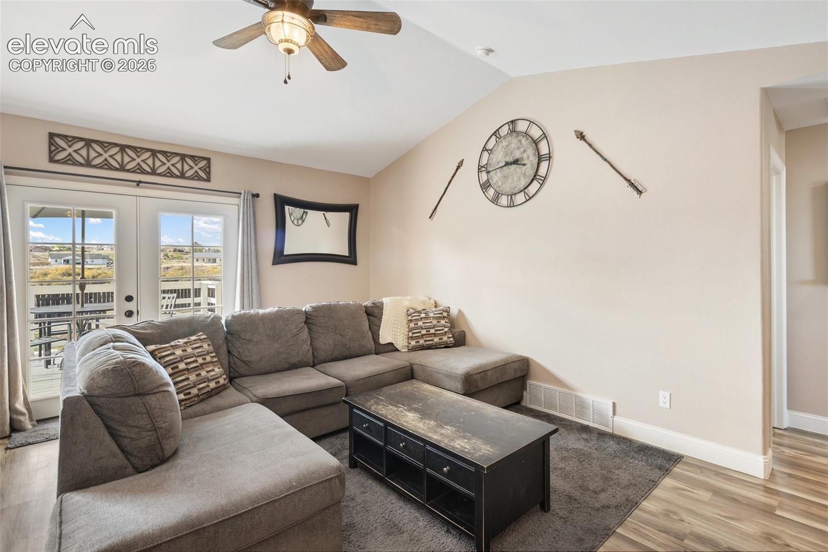 Listing photo 3 for 541 S El Charro Drive