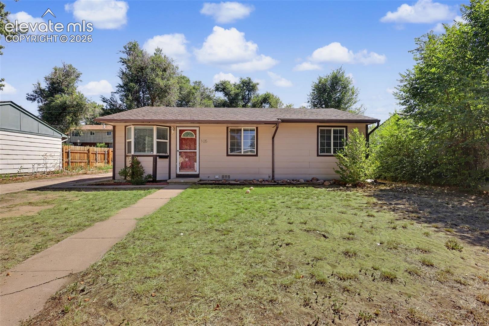 Listing photo 3 for 105 Linden Drive