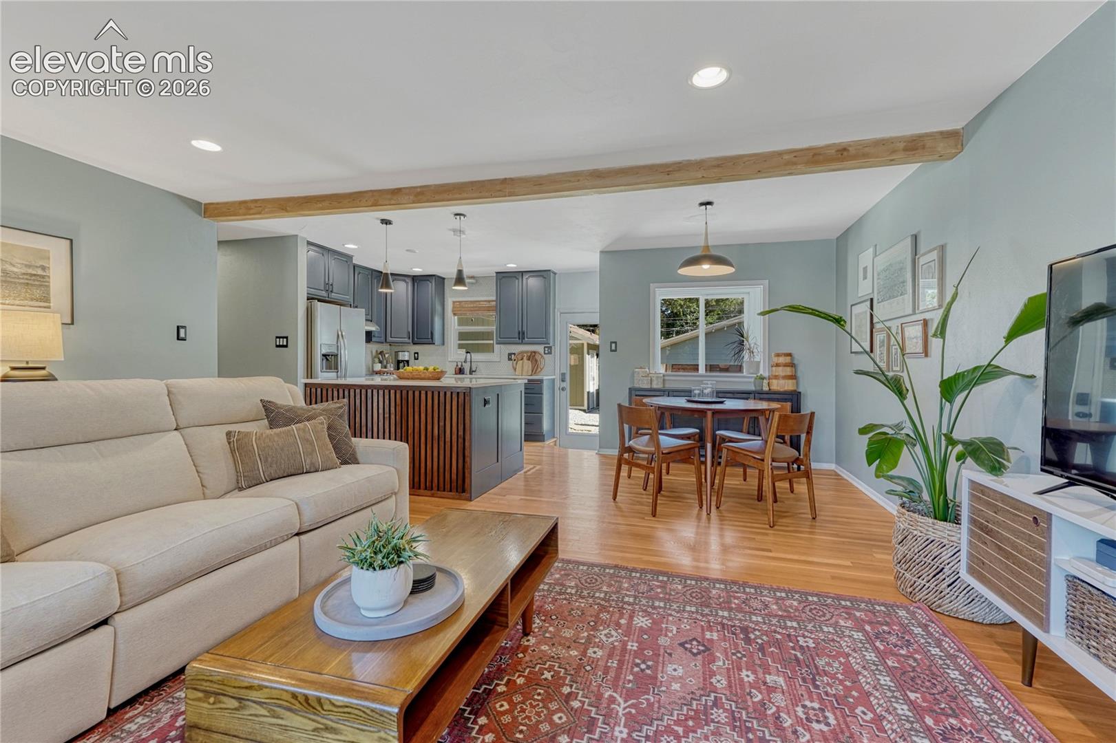 Listing photo 2 for 2845 N Institute Street
