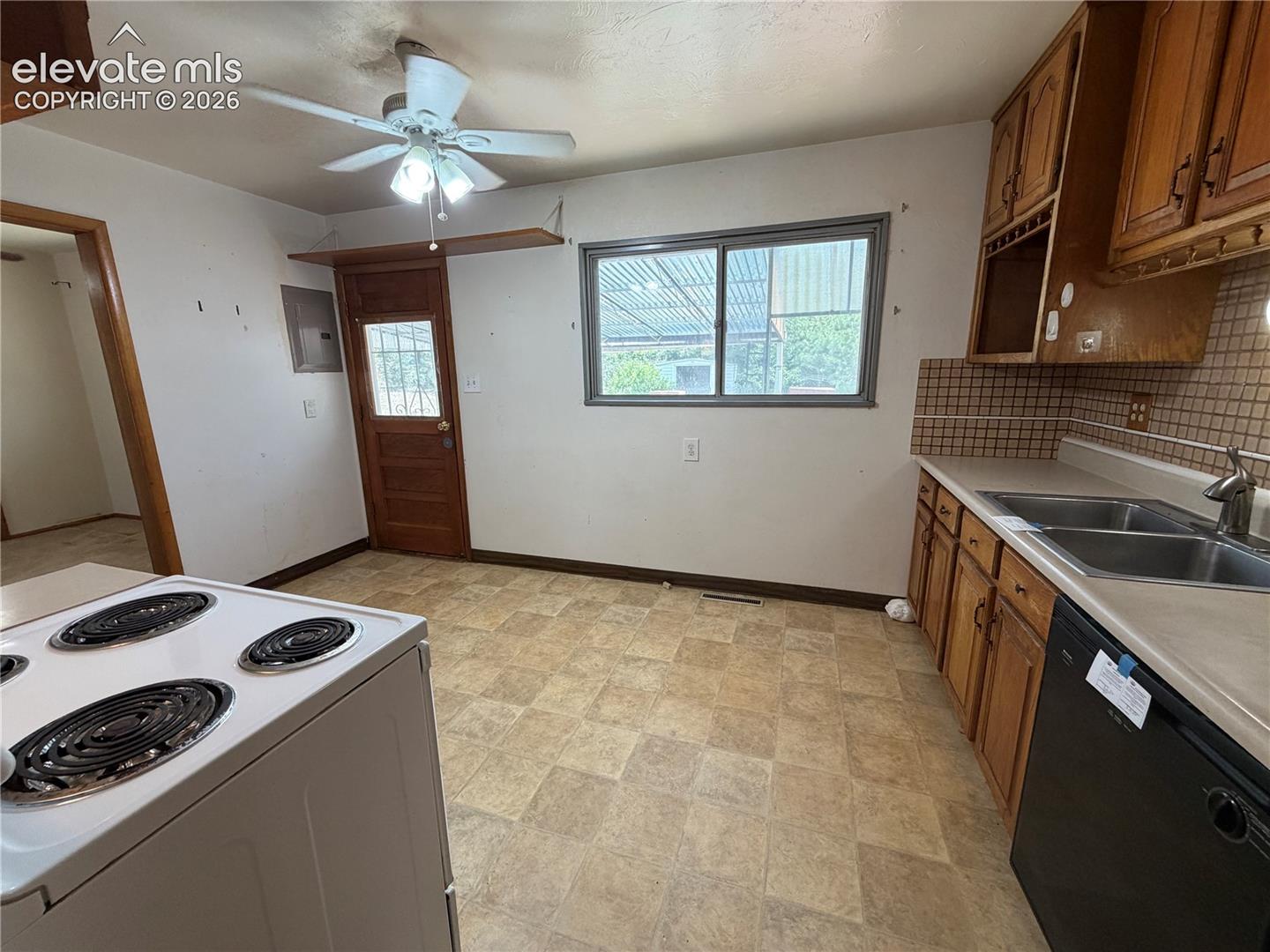 Listing photo 9 for 2239 Drakestone Drive