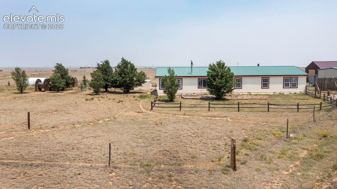Listing photo 2 for 755 High Prairie Point