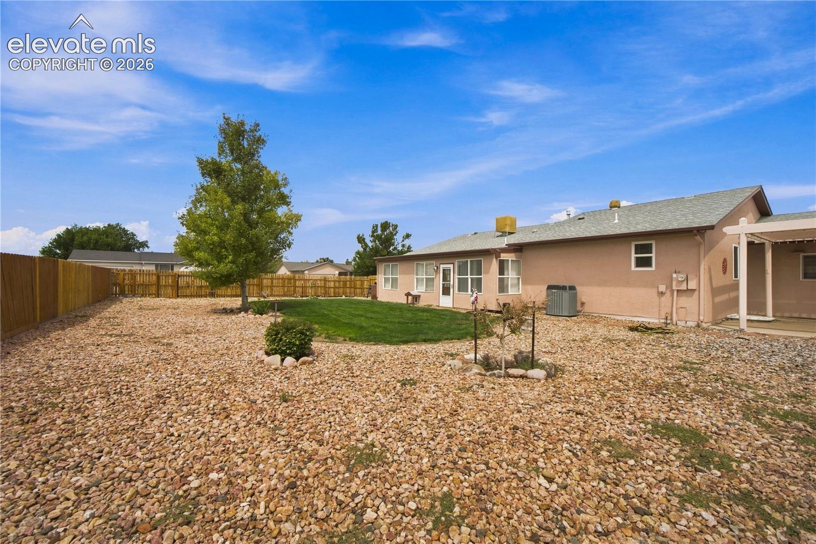 Listing photo 33 for 635 E Inca Court