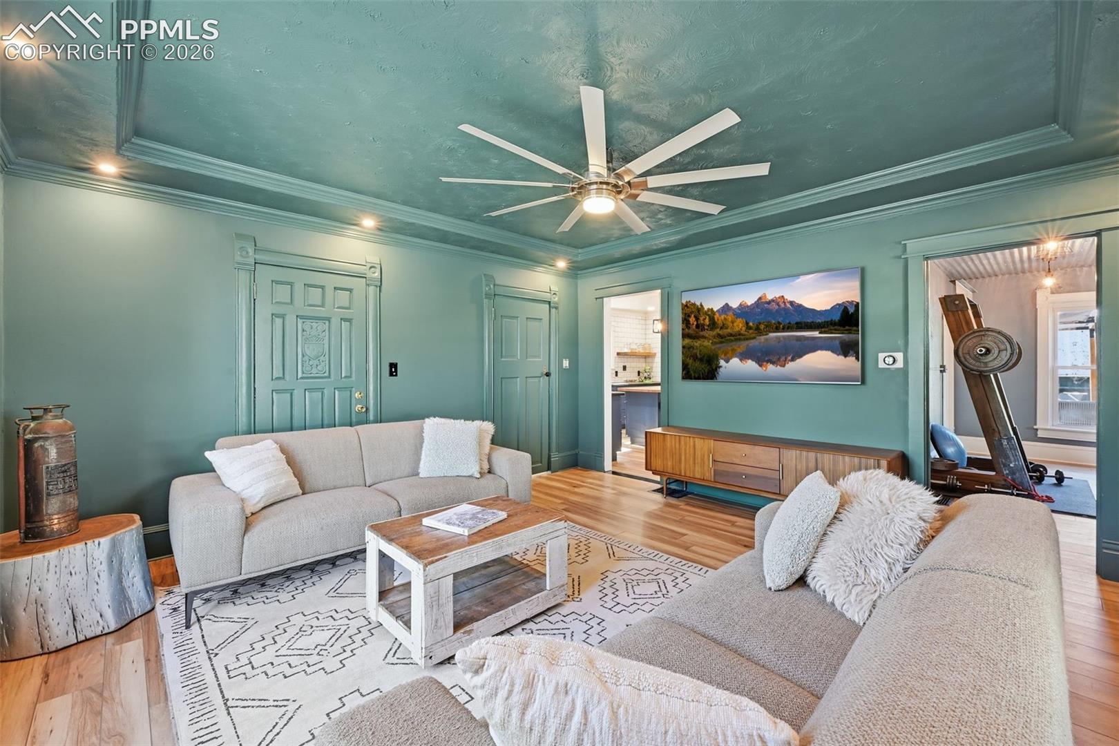 Listing photo 5 for 937 E Costilla Street