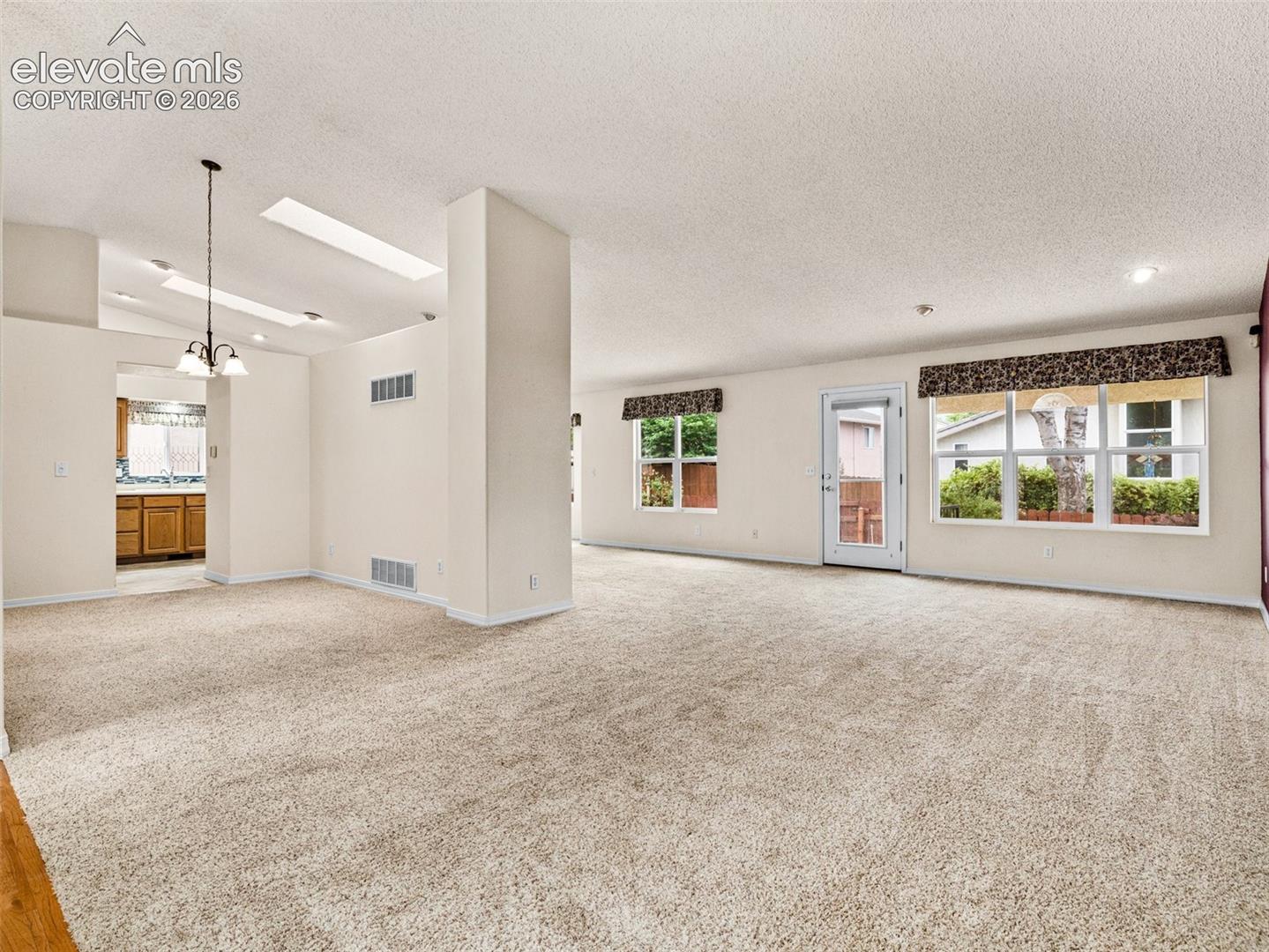 Listing photo 13 for 10 Brave Eagle Court