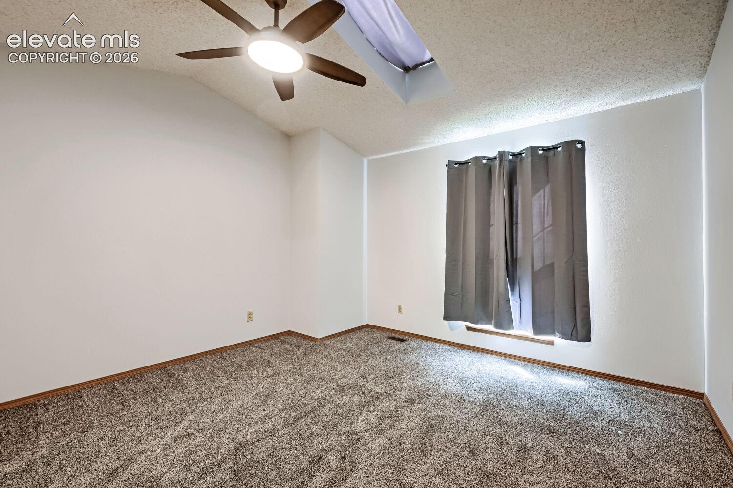 Listing photo 12 for 3515 Queen Anne Way