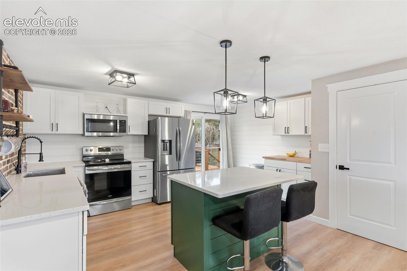 Listing photo 8 for 1596 Prado Drive