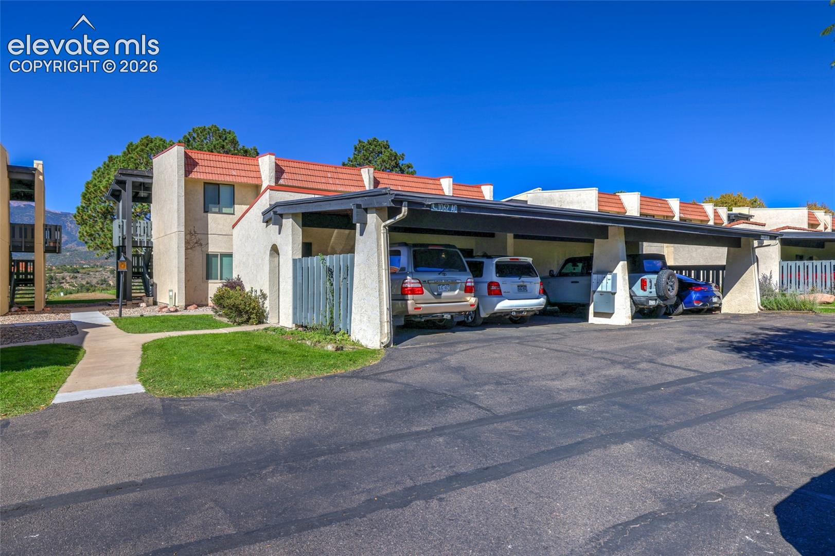 Listing photo 6 for 1062 Fontmore Road C