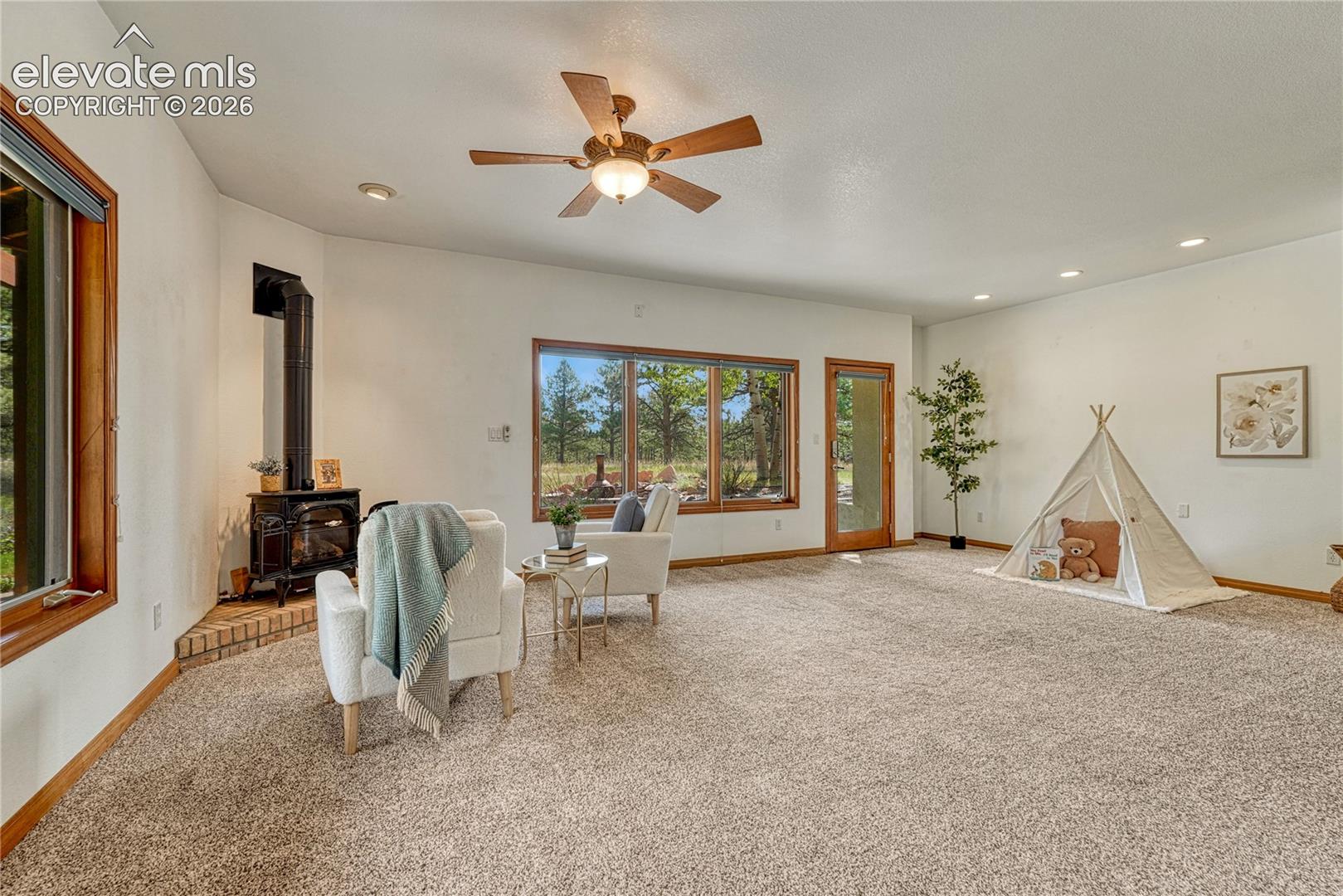 Listing photo 7 for 19435 Sherwood Trail