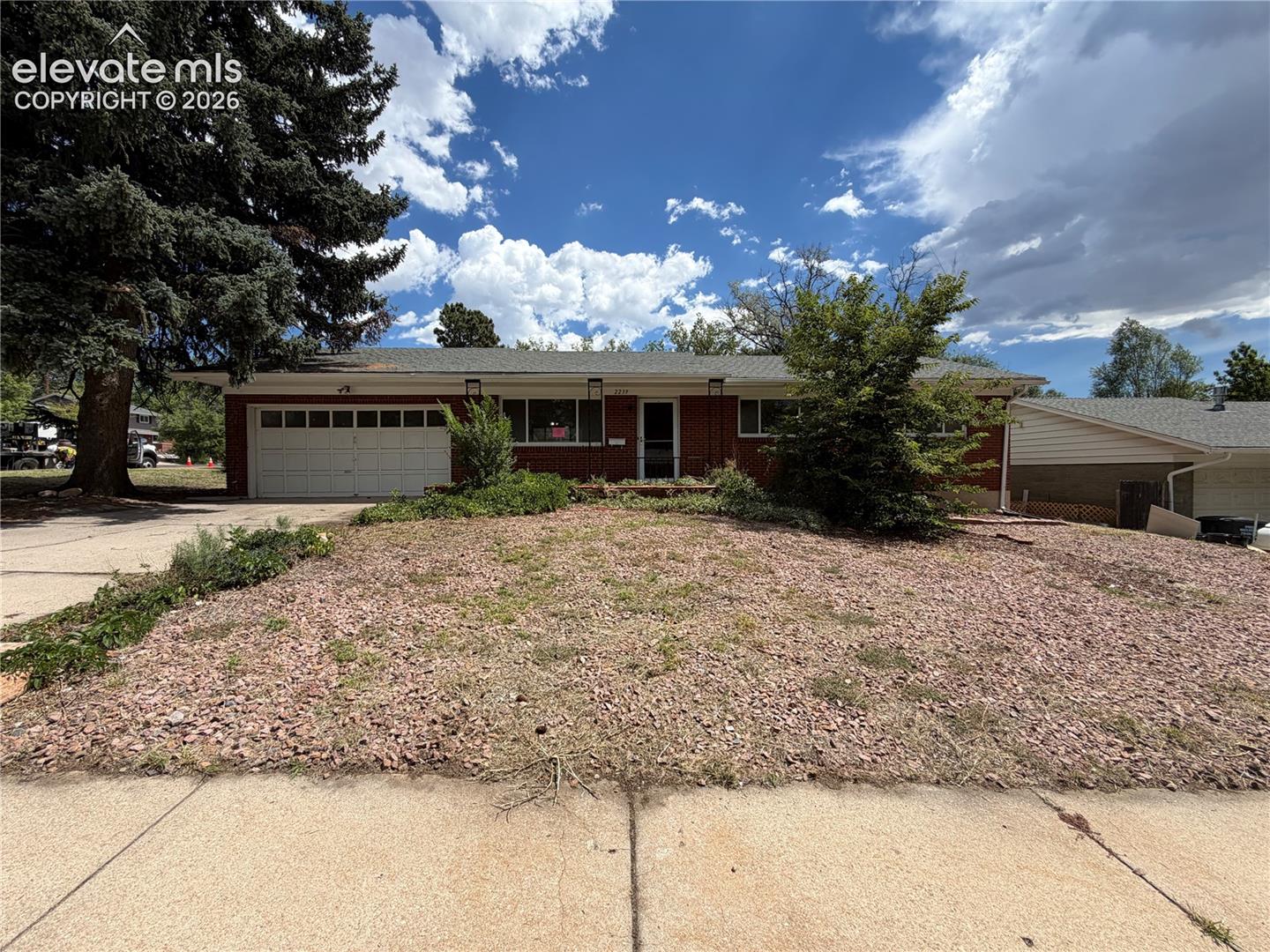 Listing photo 2 for 2239 Drakestone Drive