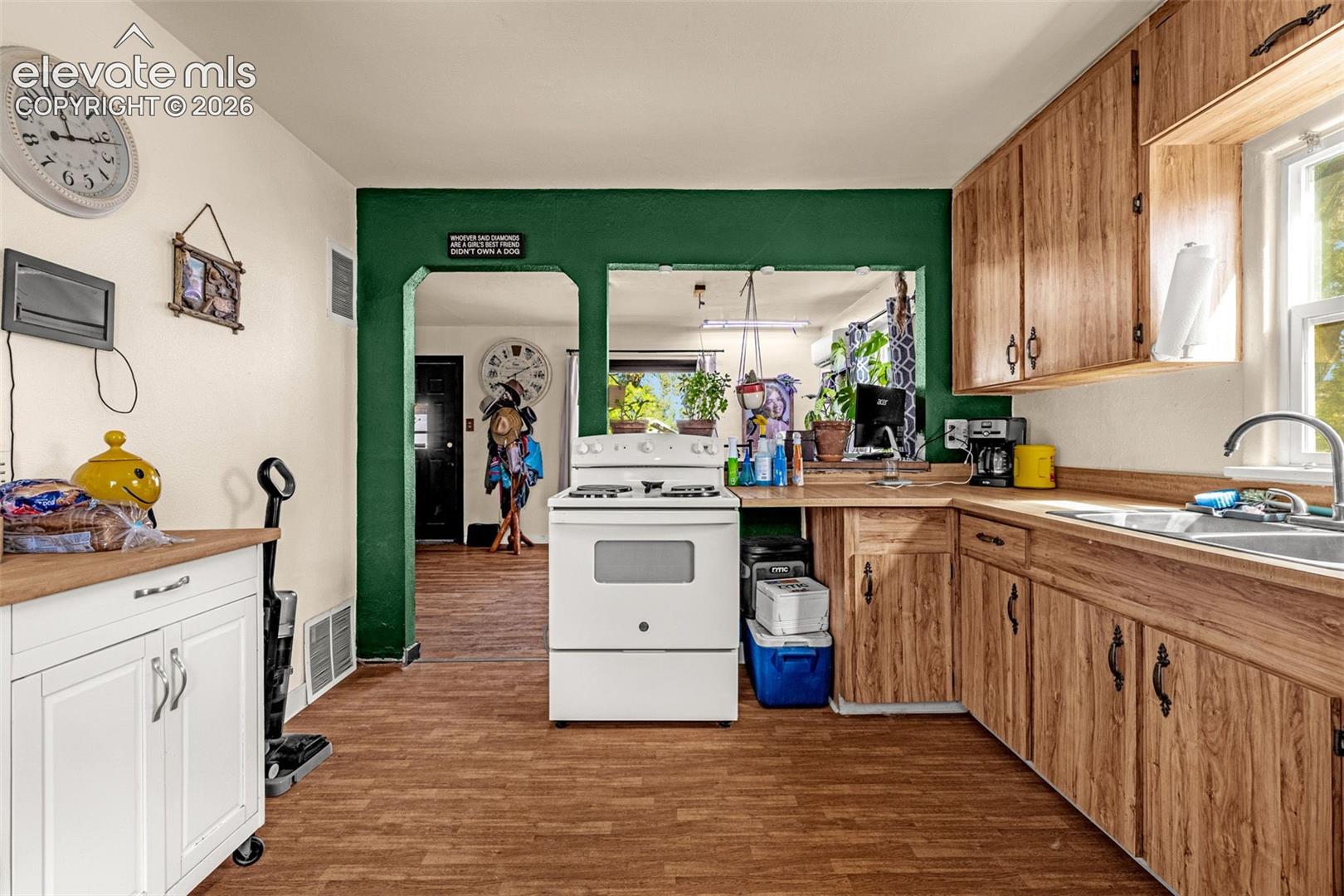 Listing photo 10 for 120 W 22nd Street