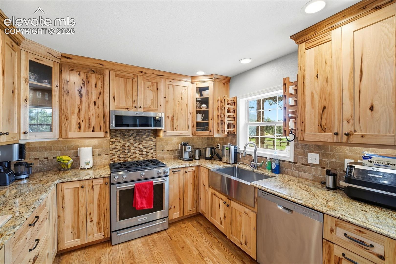 Listing photo 5 for 2221 Valley View Drive