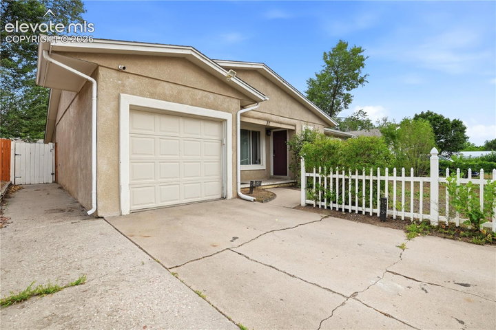 137 Steven Drive — listing photo