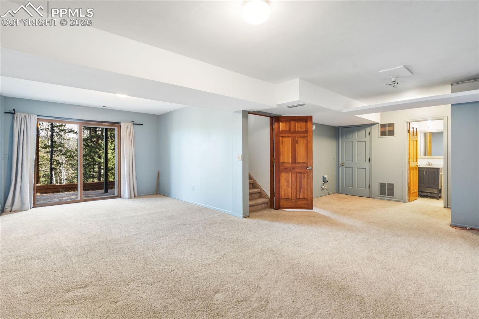 Listing photo 21 for 464 Evergreen Court