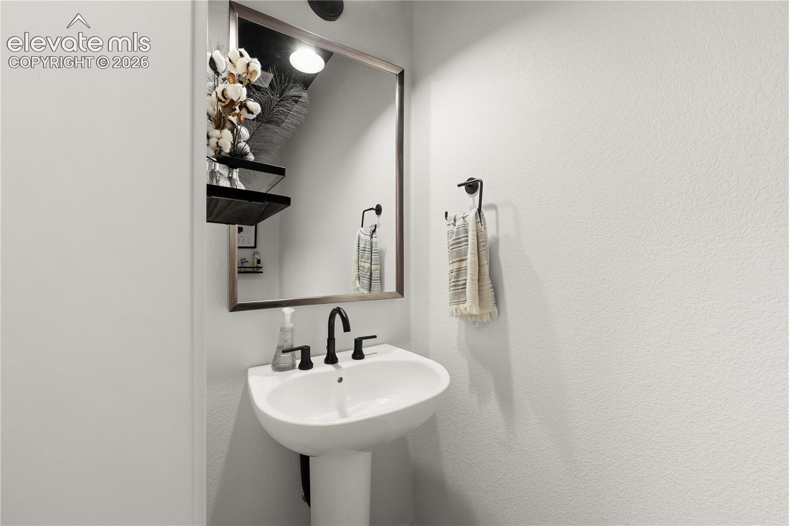 Listing photo 5 for 6538 Cumbre Vista Way