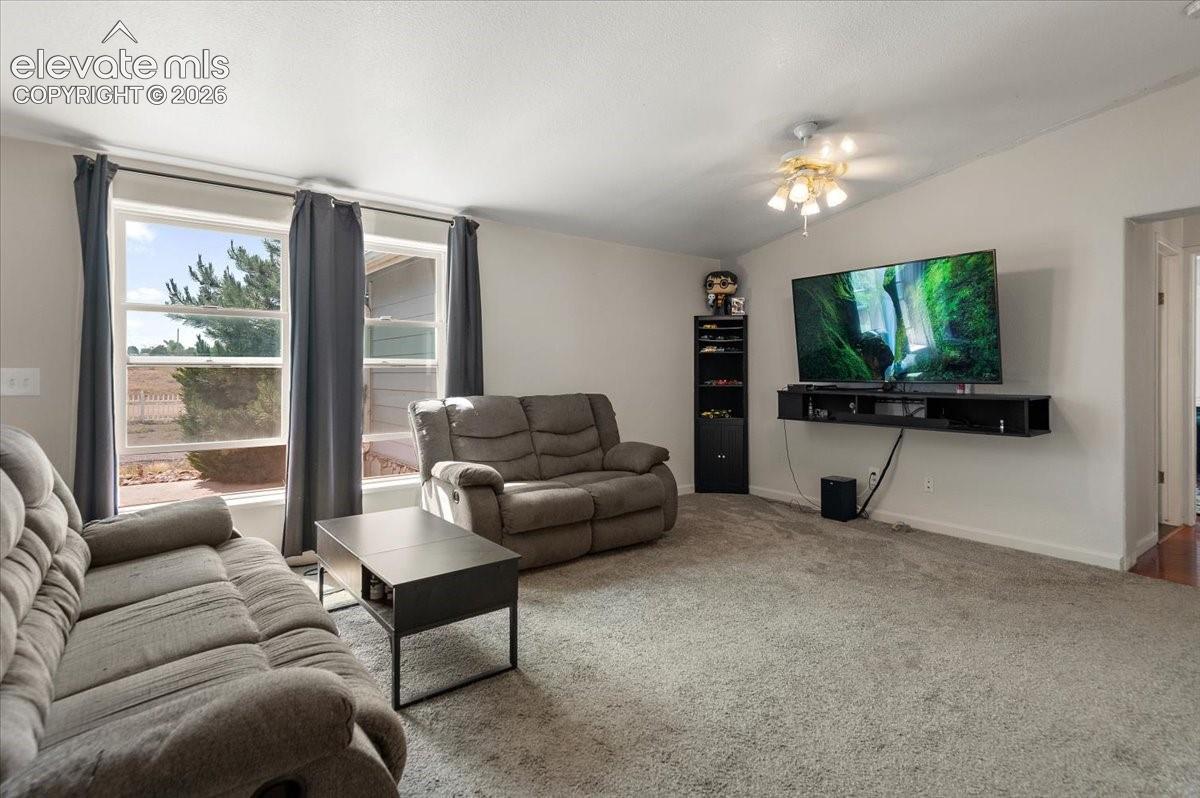 Listing photo 16 for 544 N Raymont Drive