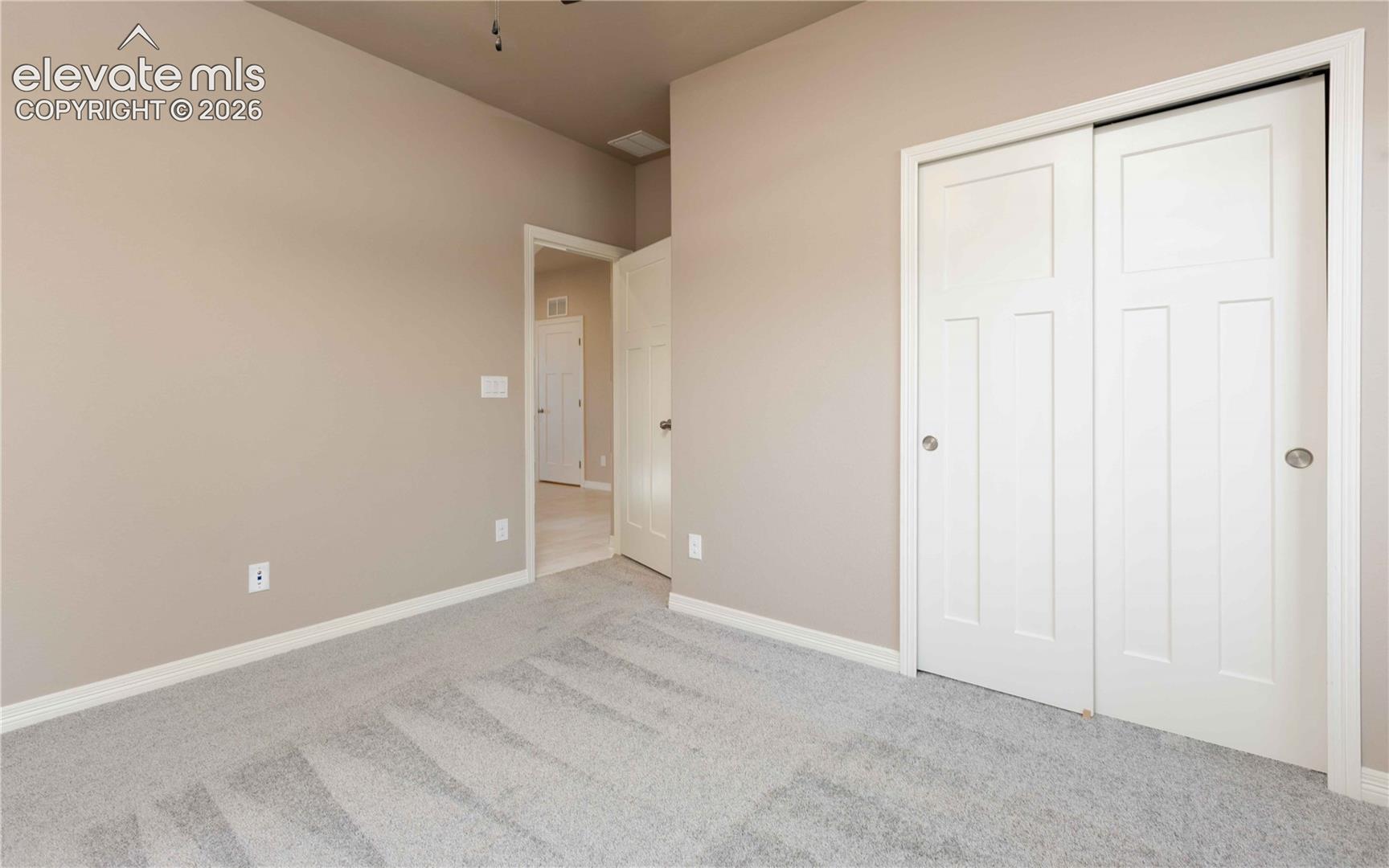 Listing photo 6 for 7684 Peachleaf Drive