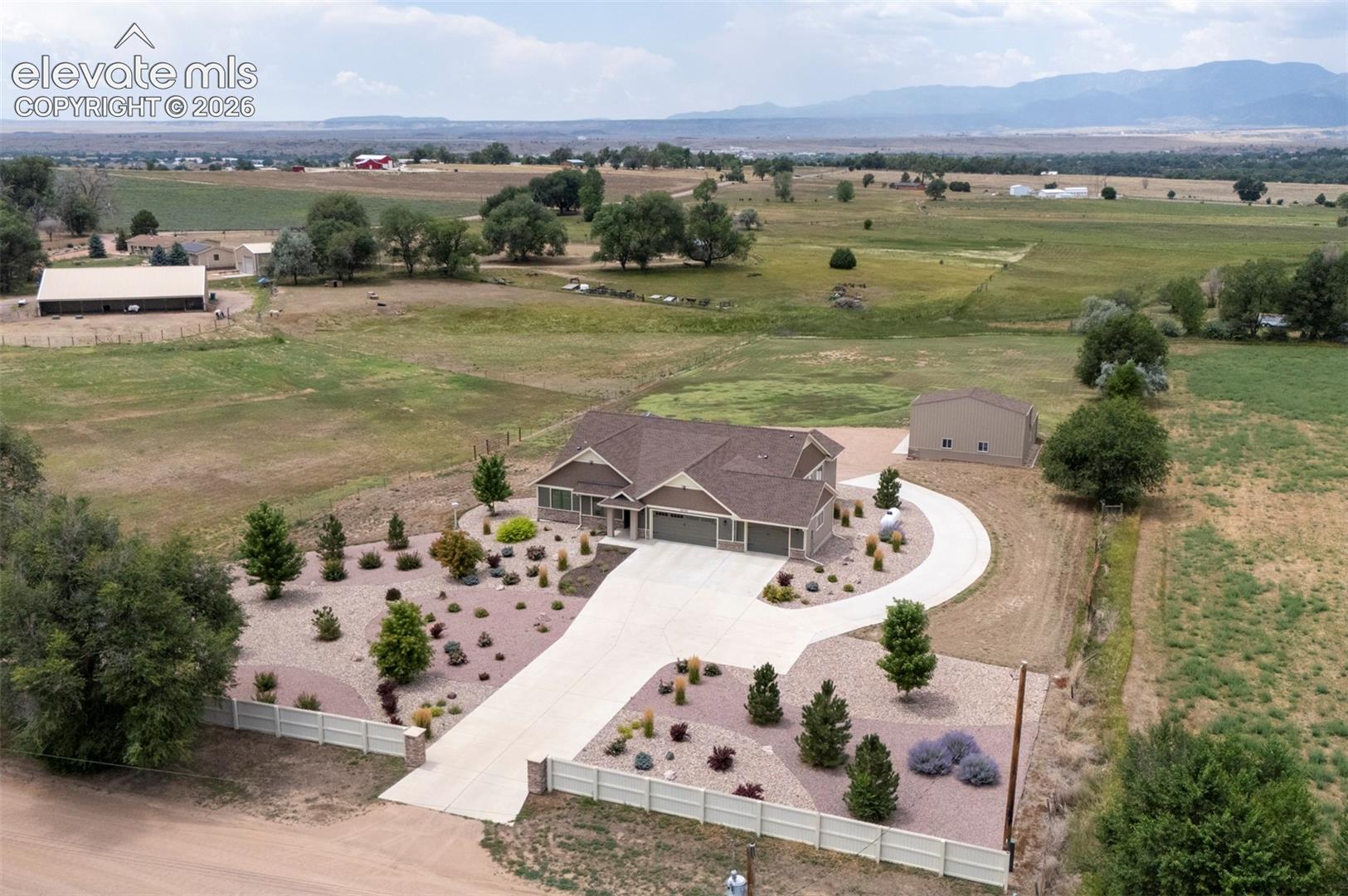 Listing photo 3 for 10130 Shumway Road
