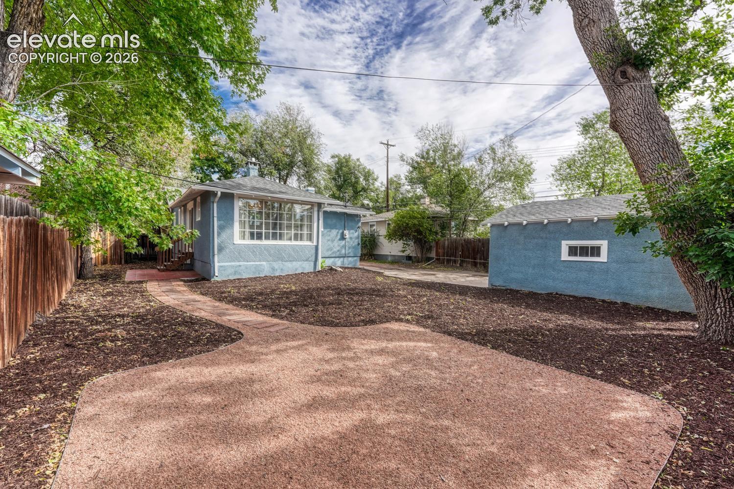 Listing photo 38 for 209 E Washington Street