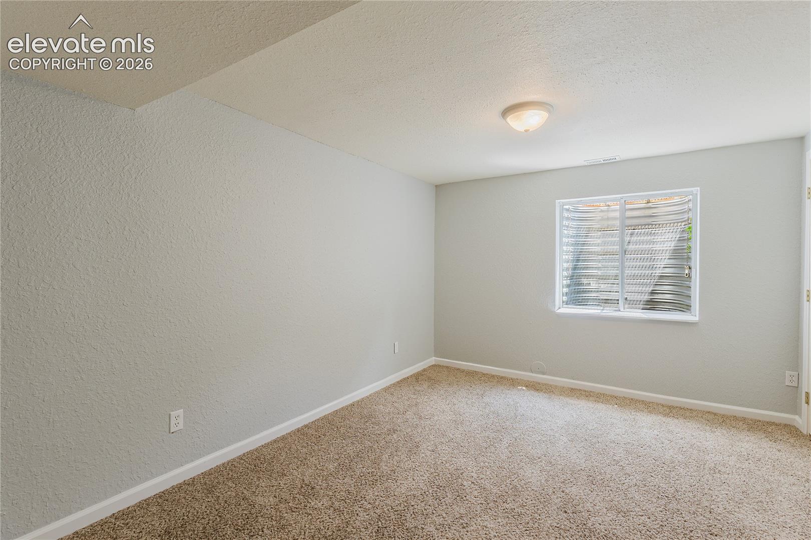 Listing photo 5 for 4860 Seton Place