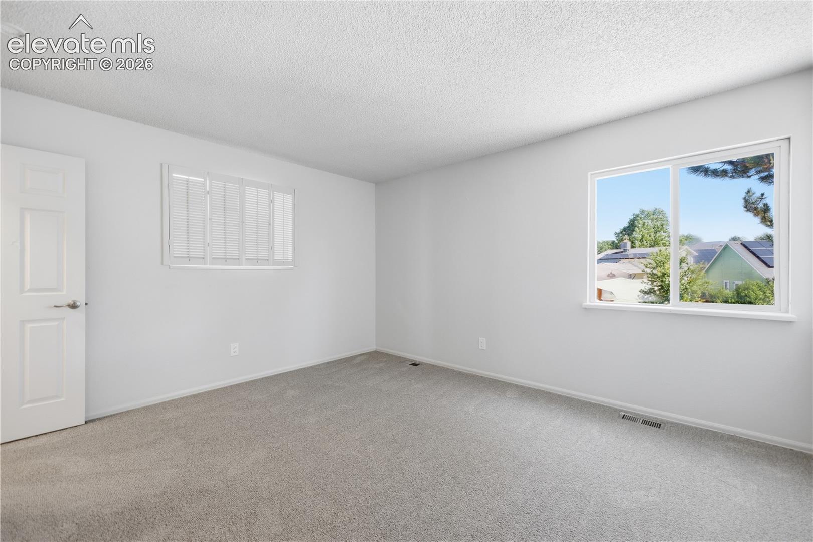 Listing photo 12 for 4571 Sunnyhill Drive